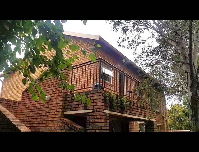 3 BEDROOM TOWNHOUSE FOR SALE IN HEUWELSIG ESTATE